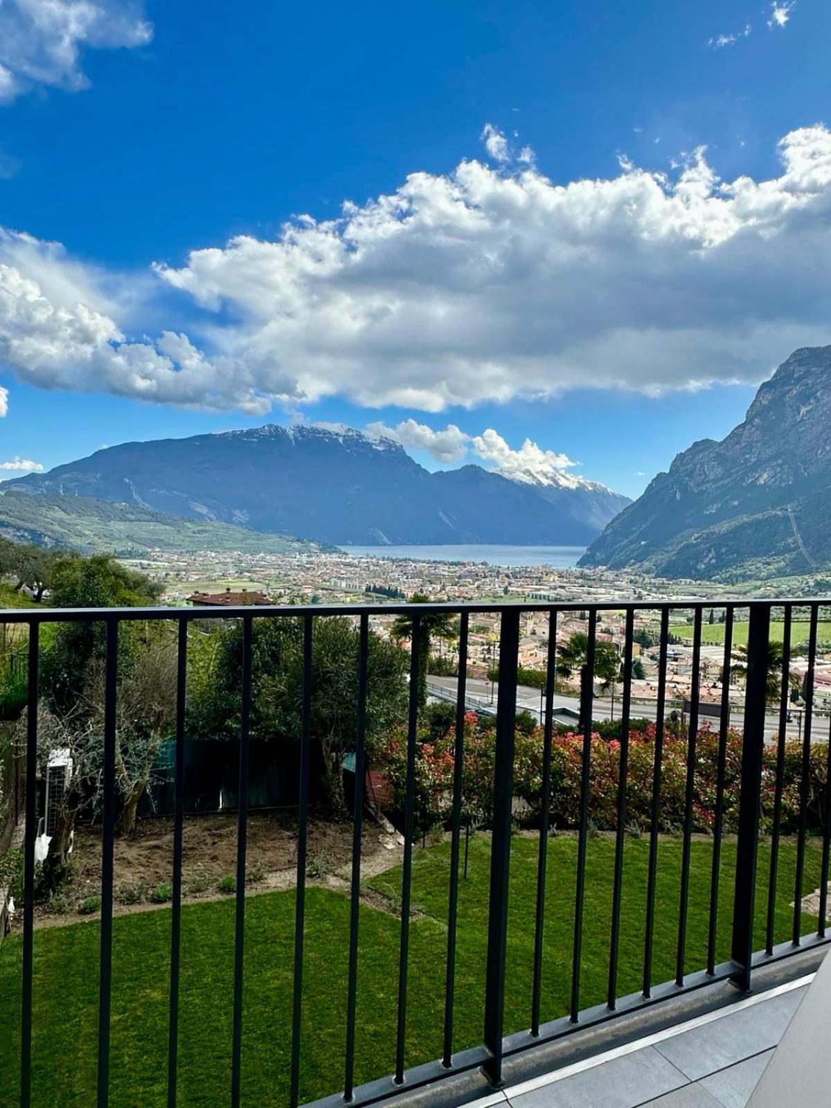 Eco Garda Hill Apartment Тено Екстериор снимка