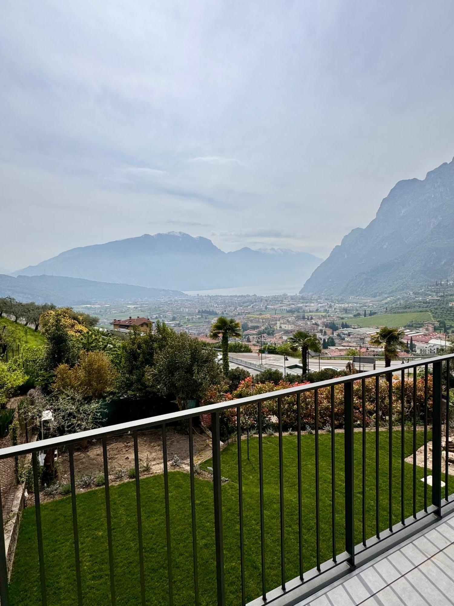 Eco Garda Hill Apartment Тено Екстериор снимка