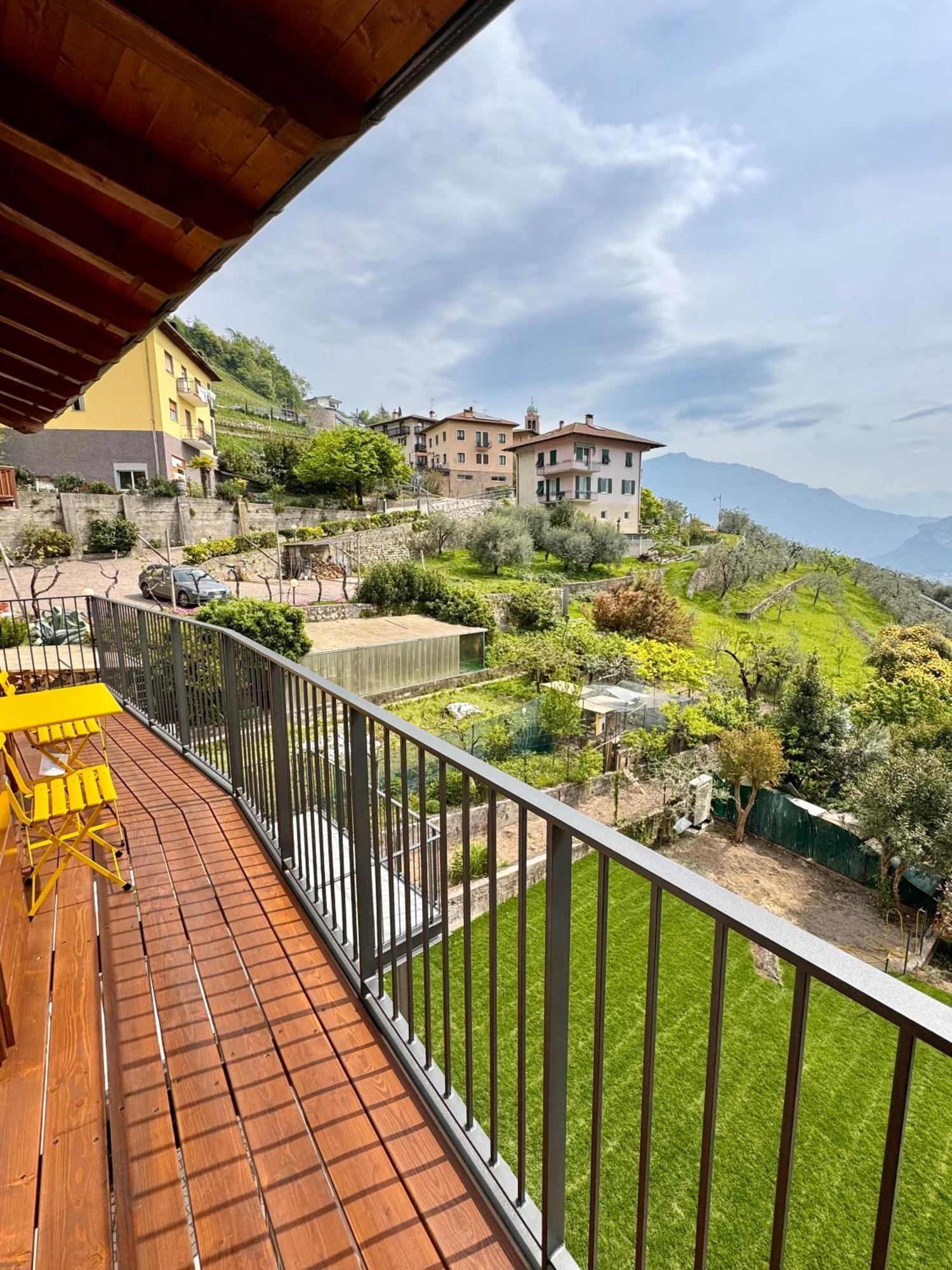 Eco Garda Hill Apartment Тено Екстериор снимка