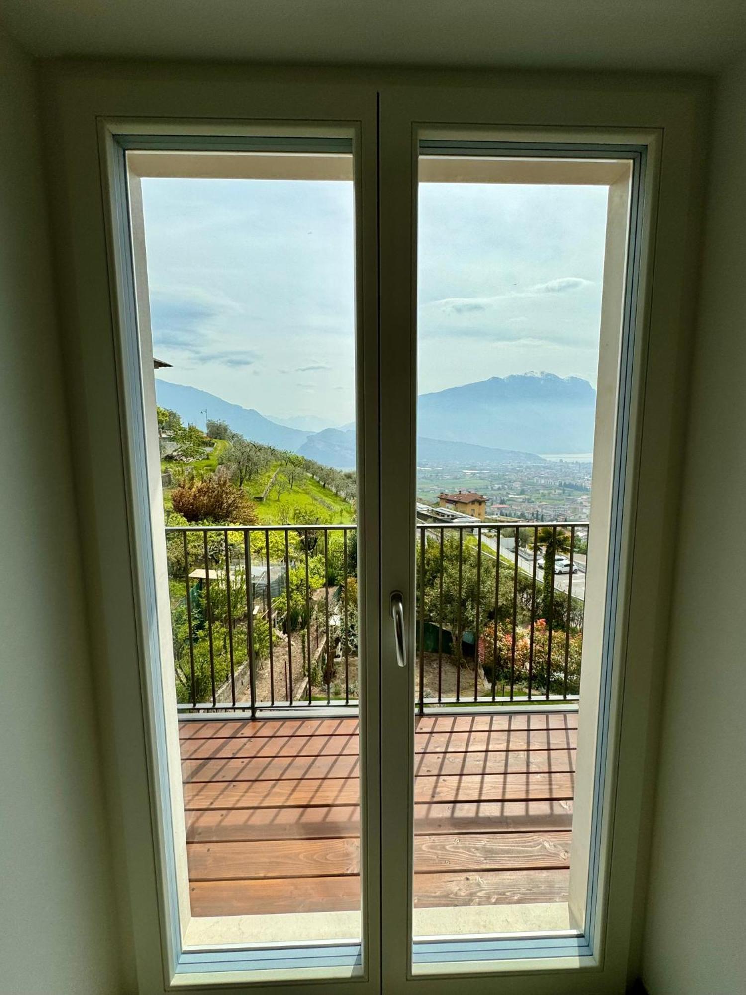 Eco Garda Hill Apartment Тено Екстериор снимка