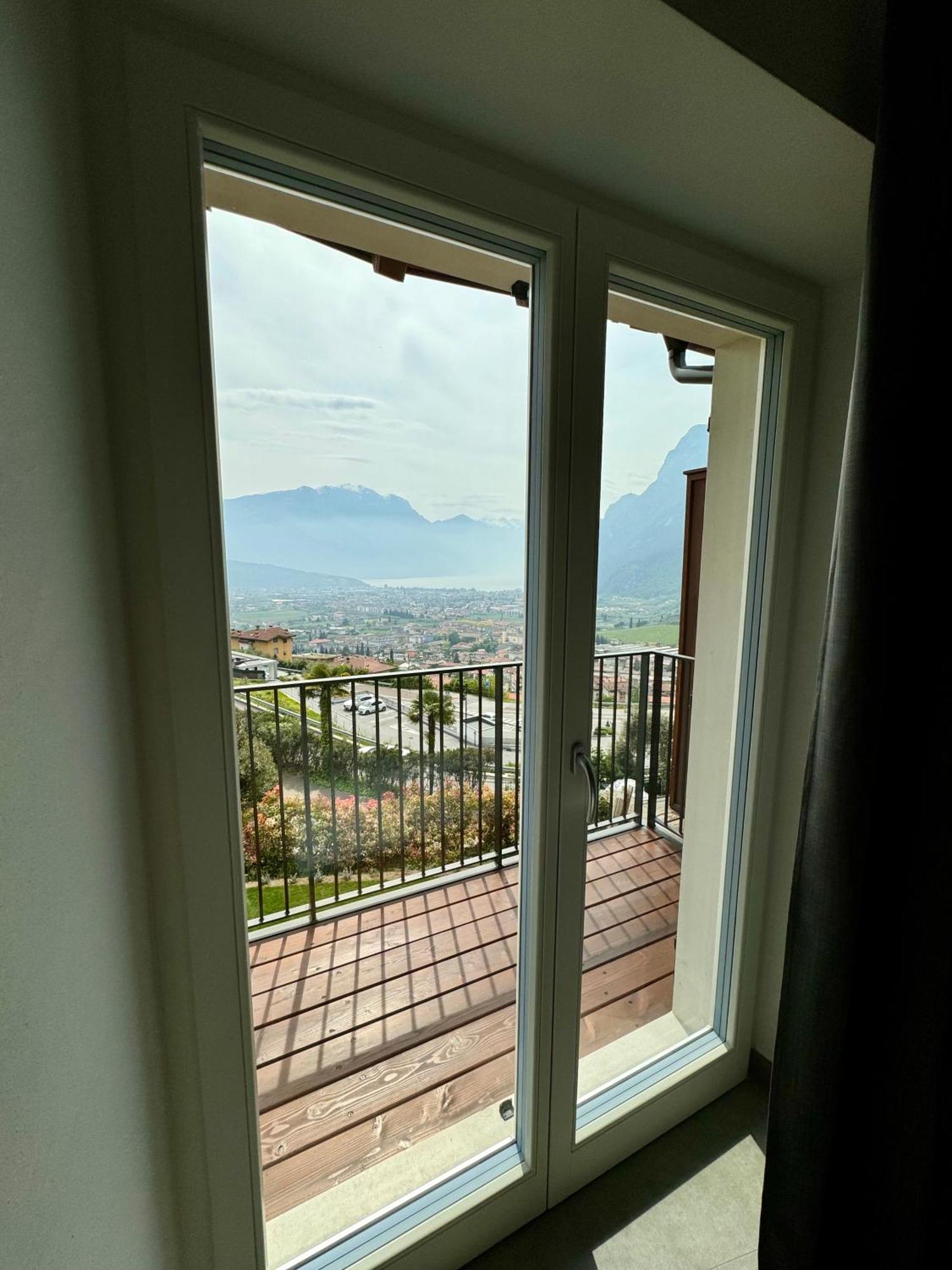 Eco Garda Hill Apartment Тено Екстериор снимка